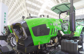 华夏1400拖拉机2021年青岛农机展视频实拍